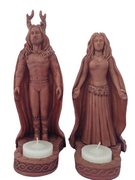 The use of Wiccan god and goddess statues in divination and spellcasting